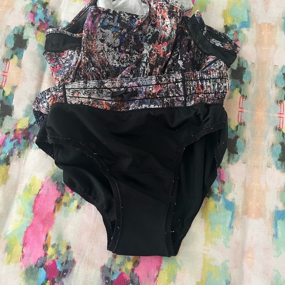 LULULEMON Hotty Hot Short II 2.5” in Vitalize Multi - Picture 6 of 7